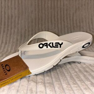 Oakley White Logo Flip Flops Sandals Size 11 NWT
